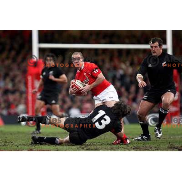 Conrad Smith stops Shane Williams