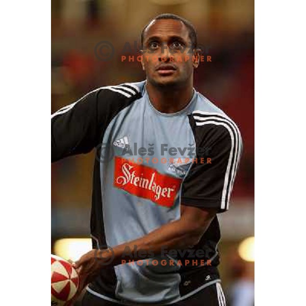 Joe Rococoko practising before the game