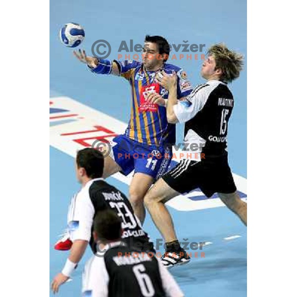 Gasper Martinc (15) tries to stop Carlos Ruesga