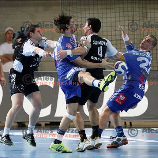 Ivano Balic tries to pass the ball to Ratko Nikolic