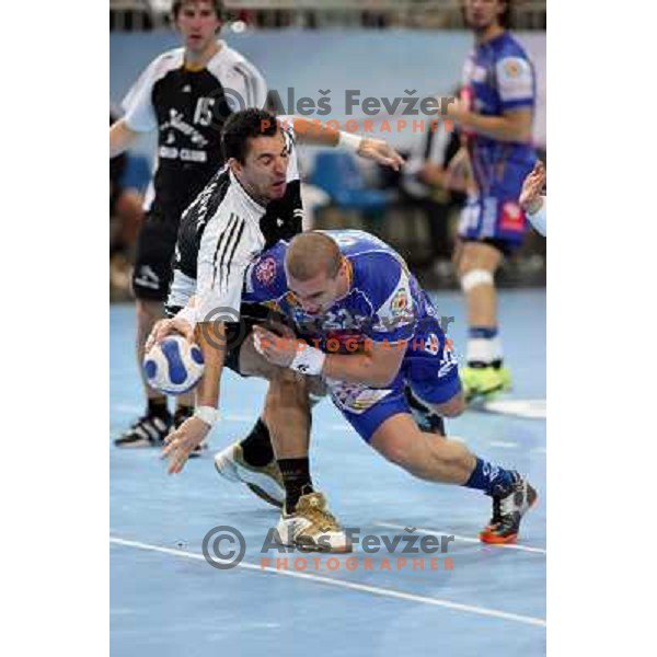 Stojanovik tries to stop Nikolic