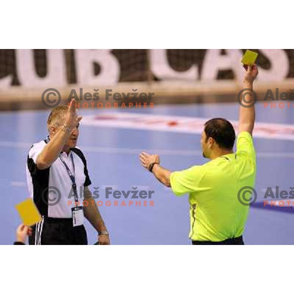 Vojko Lazar receiving yellow card during match Portland San Antonio -Gold Club.