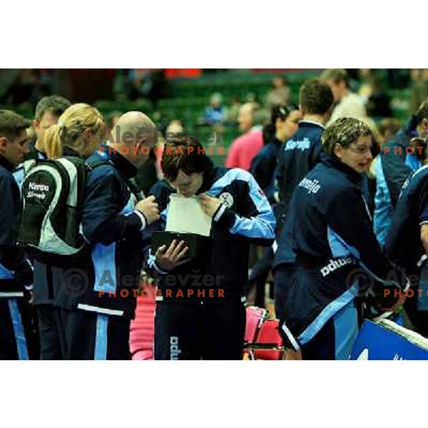  Sweden, Göteborg, 11/12/2006. Slovenian team after the last preliminary match against Poland on woman Handball European Championship "EURO06".