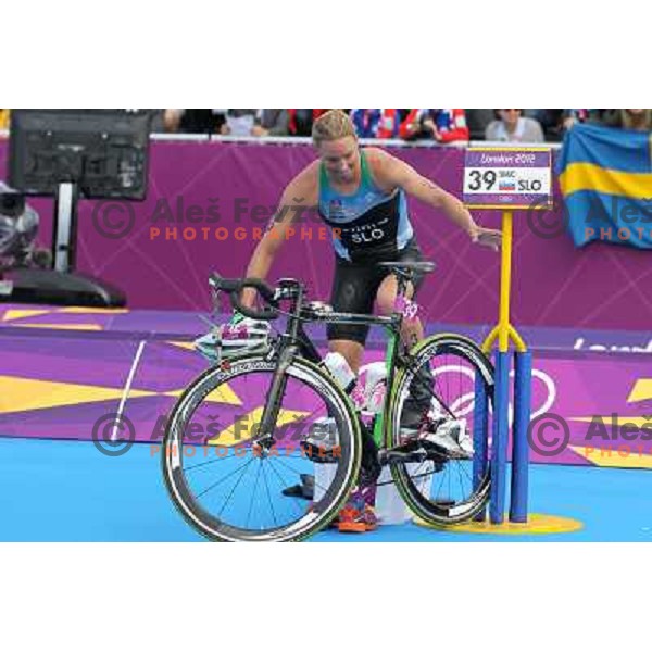 Mateja Simic of Slovenia (nr.39) competes in women\'s triathlon in Hyde Park during London 2012 Summer Olympic Games, Great Britain on August 4, 2012 