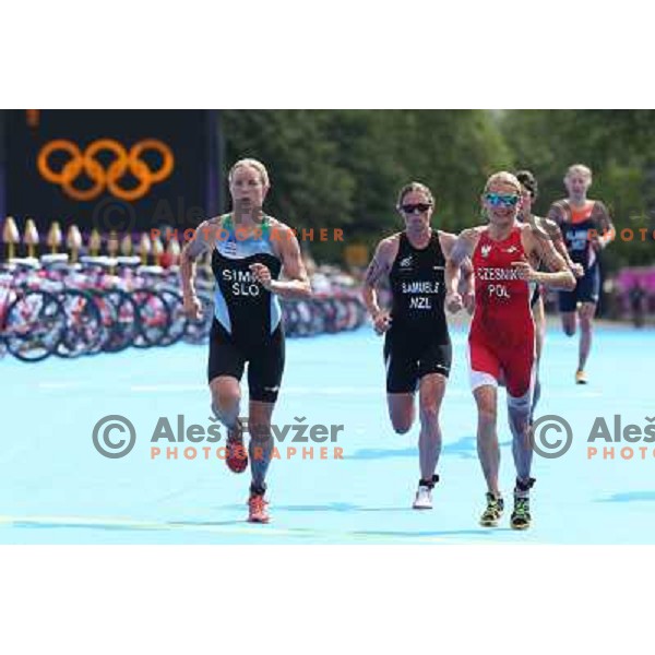Mateja Simic of Slovenia (nr.39) competes in women\'s triathlon in Hyde Park during London 2012 Summer Olympic Games, Great Britain on August 4, 2012 