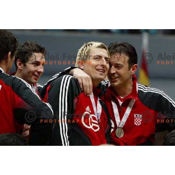 Sola and Goluza talking
