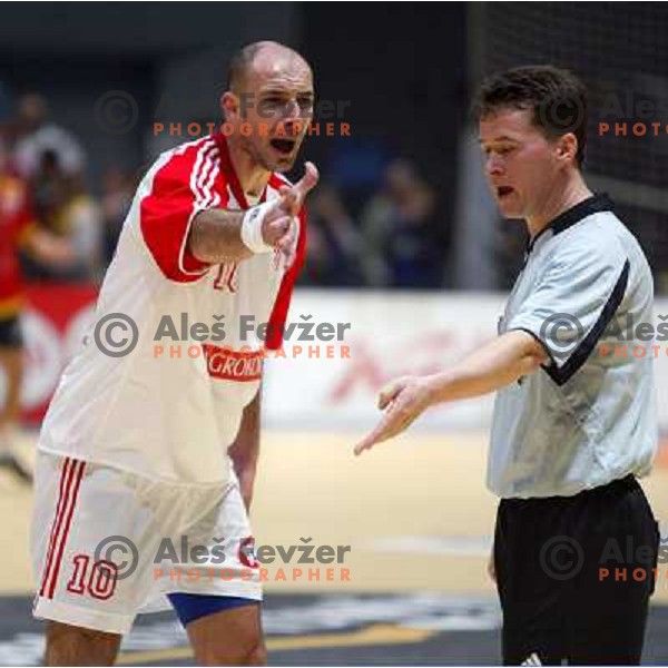 Dominikovic arguing with referee
