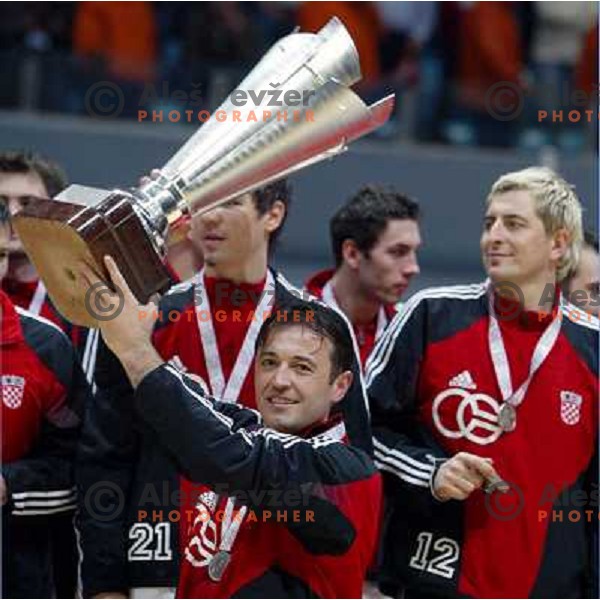Goluza with the trophy for second place