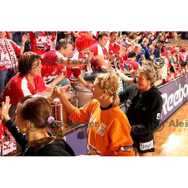  Alizar and Derepasko salute fans after women\'s EHF Championsleague game Krim Mercator-Dynamo Volgograd in Ljubljana, Slovenia. Krim Mercator won 41-34. Photo by Ales Fevzer