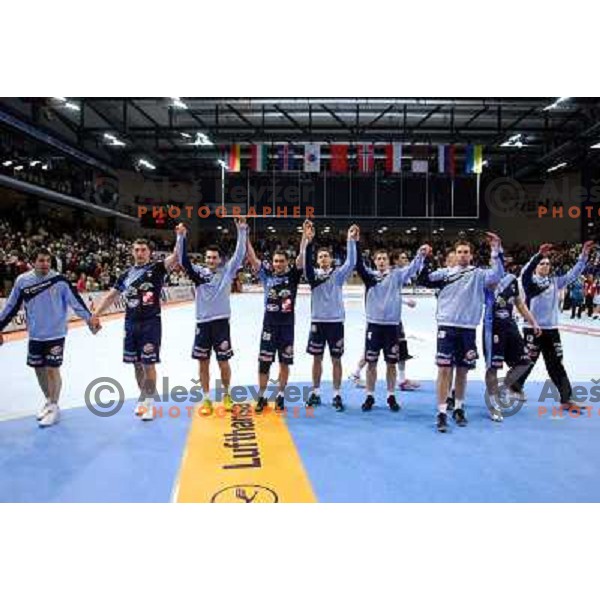 20.01.2007 - Wetzlar - Handball World Championship - Slovenia - Grenland Slovenian Team greets the Fans
