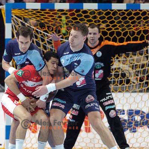 22.01.2007 - Wetzlar - Handball World Championship - Tunisia - Slovenia Jure Natek and Miladin Kozlina defending