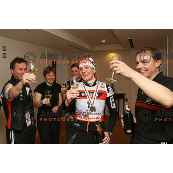 med slavjem ob srebrni medalji Petre Majdic v sprintu v hotelu Prince,kjerje nastanjena slovenska reprezentanca v Sapporu