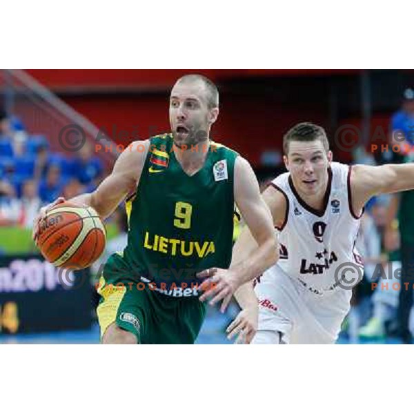 Tomas Delininkaitis of Lithuania and Dairis Bertans of Latvia 