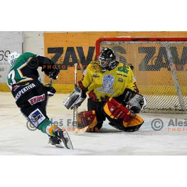 Dickenson scores decisive goal at fifth game ZM Olimpija- BR Slavija in Slovenian Ice-Hockey National Finals. ZM Olimpija won after shot-out, won the series 4:1 and became Slovenian Champion