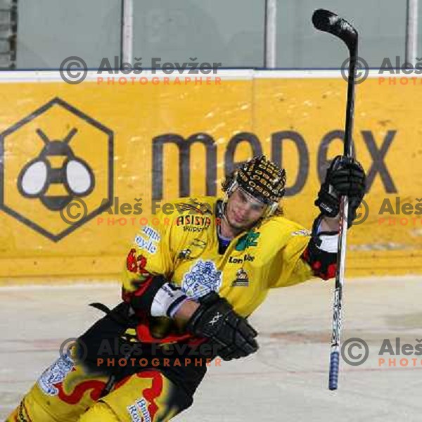 Poloncic scores at fifth game ZM Olimpija- BR Slavija in Slovenian Ice-Hockey National Finals. ZM Olimpija won after shot-out, won the series 4:1 and became Slovenian Champion