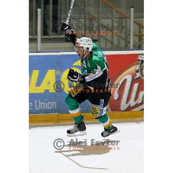 Dickenson scores dicisive goal at fifth game ZM Olimpija- BR Slavija in Slovenian Ice-Hockey National Finals. ZM Olimpija won after shot-out, won the series 4:1 and became Slovenian Champion