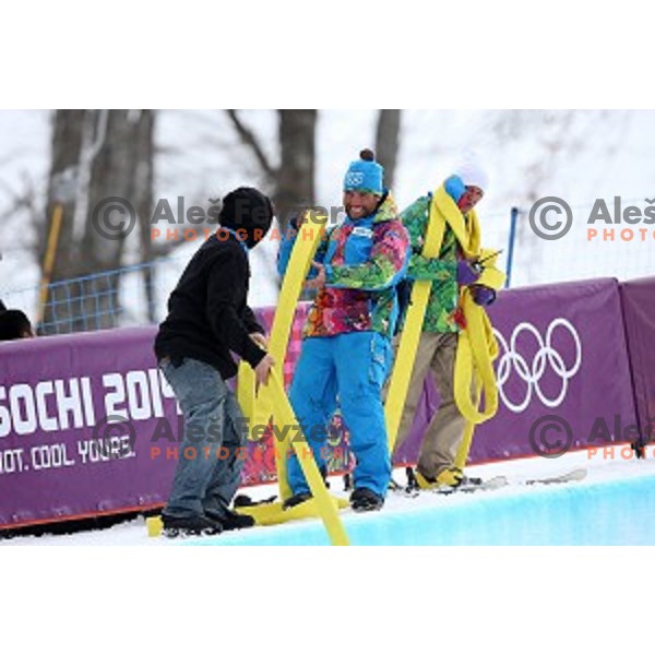 Preparation of the half-pipe before Men