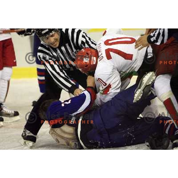 Slovenia, Ljubljana, 10.04.2007. Marcel RODMAN (22) fighting vs. Vladimir DENISOV (70) during the friendly match Slovenia - Belarus.