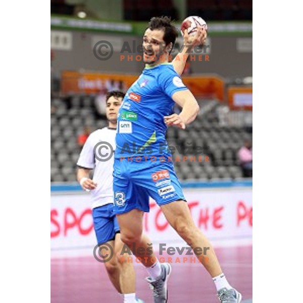 David Spiler of Slovenia in action during Preliminary Group A match Slovenia-Chile at Qatar 2015 World Handball championships in Al Saad Sport Arena, Doha on January 16, 2015