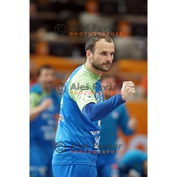 Uros Zorman of Slovenia in action at Preliminary Group A match Slovenia-Qatar at Qatar 2015 World Handball championships in Lusail Sport Arena, Doha on January 19, 2015