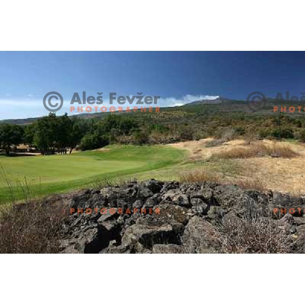 7th green and Etna at Il Picciolo golf club,Sicily,Italia. Photo by Ales Fevzer 