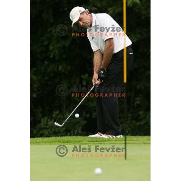 Hugh Smyth chiping for victory at final day of European Senior Team Championship, played at Kings golf course at Bled, Slovenia 18.8.2007.Photo by Ales Fevzer 