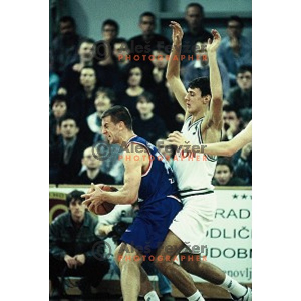 Pejcinovic of Cibona and Vladimer Stepania of Smelt Olimpija in action during basketball match Smelt Olimpija- Cibona in Tivoli Hall, Ljubljana, Slovenia on March 11, 1997