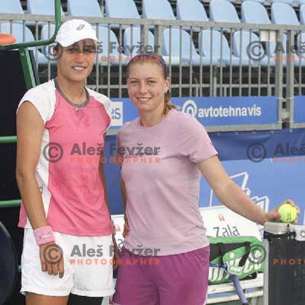 Katarina Srebotnik and Zvonareva Vera, Training before Banka Koper Slovenija Open WTA Tournament. Portoroz, 16.09.2007 