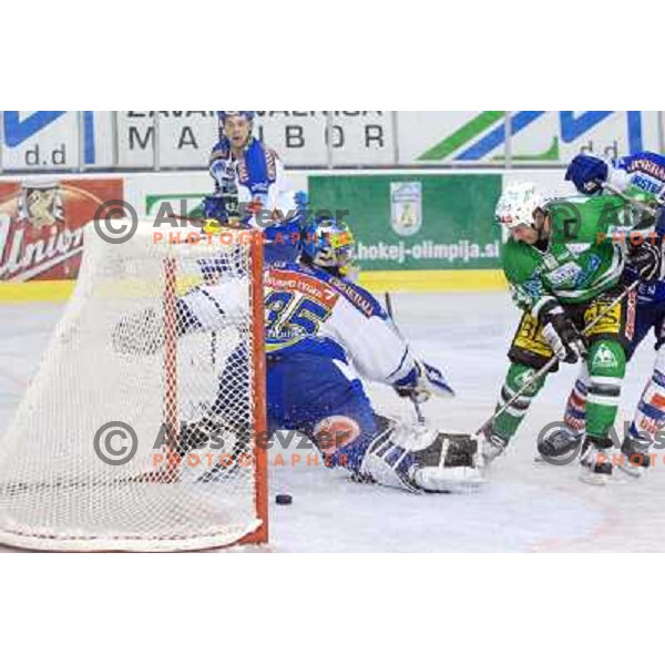 Tomaz Vnuk scores the goal for 1:3 