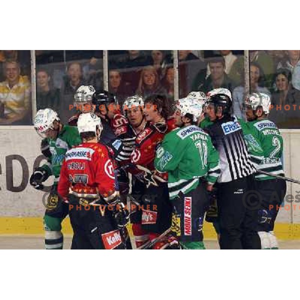 Verbal fight at match ZM Olimpija-Acroni Jesenice in Ebel league,played in Ljubljana,Slovenia 7.10.2007. Photo by Ales Fevzer 