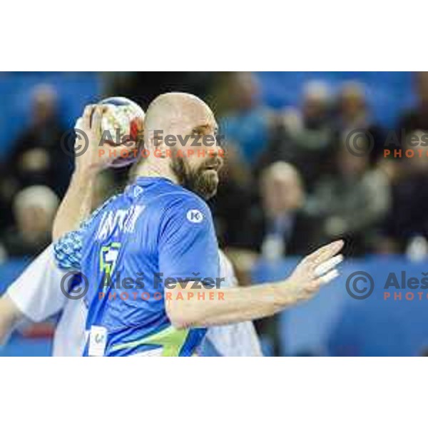 Slovenia’s captain Vid Kavticnik (7) in action during IHF World Championship group stage match between Iceland and Slovenia, in Arena Metz, Metz on January 14th, 2017