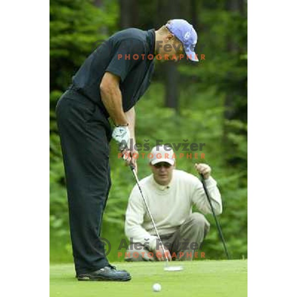 Košir Jure at putting, Jurij Franko watches