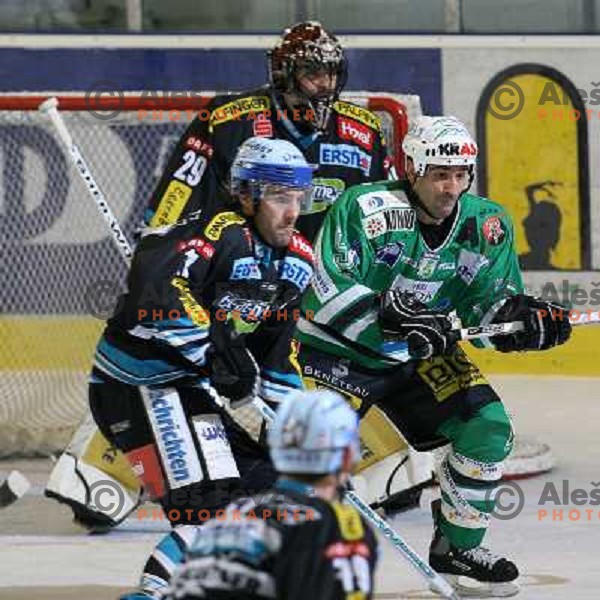 Intranuovo at match ZM Olimpija- EHC Liwest Linz in Ebel league,played in Ljubljana (Slovenia) 23.11.2007. Linz won the game 4:3. Photo by Ales Fevzer 