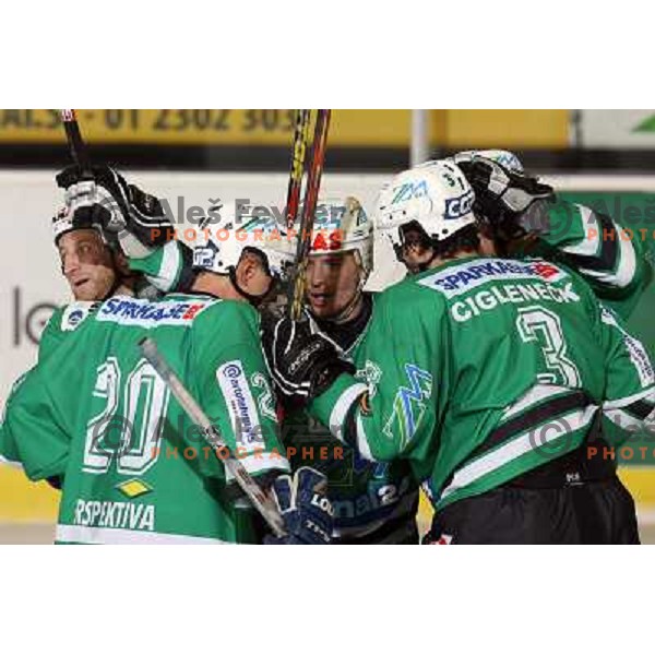 Vnuk, Ciglenecki at match ZM Olimpija-Graz 99ers in Ebel league,played in Ljubljana (Slovenia) 27.11.2007. Photo by Ales Fevzer 