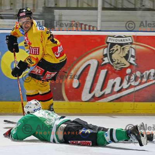 Bjornlie (28) and Felsner at ice-hockey match ZM Olimpija-Vienna Capitals in Ebel league, played in Ljubljana, Slovenia 7.12.2007. Photo by Ales Fevzer 