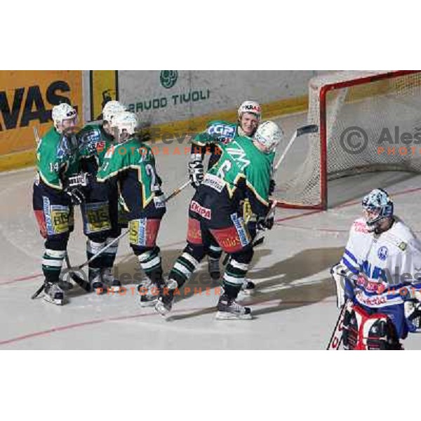 Zm Olimpija players celebrating fifth goal