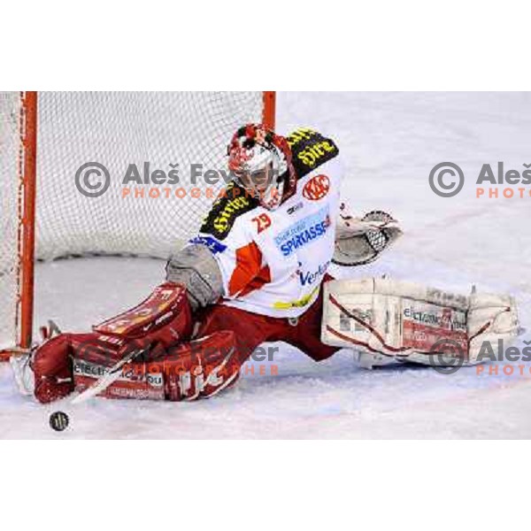 KAC goalie Verner 