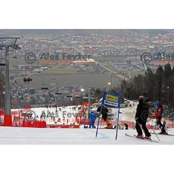 Skiers at course inspection before first run of 44.Golden Fox Audi FIS Alpine Ski World Cup Giant Slalom in Maribor11.1.2007. Photo by Ales Fevzer 
