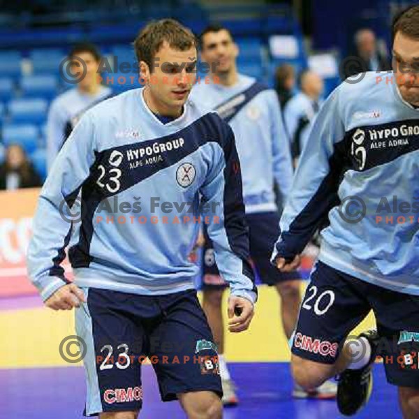 Norway, Stavanger, 17/01/2008. Uros ZORMAN(23) and Luka ZVIZEJ (20) prior to the first European Handball Championship preliminary match against Czech Republic.