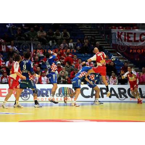 Norway, Stavanger, 18/01/2008. Michal BRUNA (3) tries to break through Croatian team defence during the second European Handball Championship preliminary match against Czech Republic. 