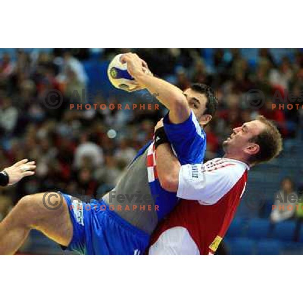 Norway, Stavanger, 18/01/2008. Unidentified Croatian and Czech player during the second European Handball Championship preliminary match against Czech Republic. 