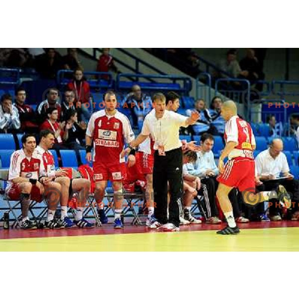 Norway, Stavanger, 20/01/2008. Pavel PAUZA, Czech team headcoach and the bench during the third European Handball Championship preliminary match against Poland.