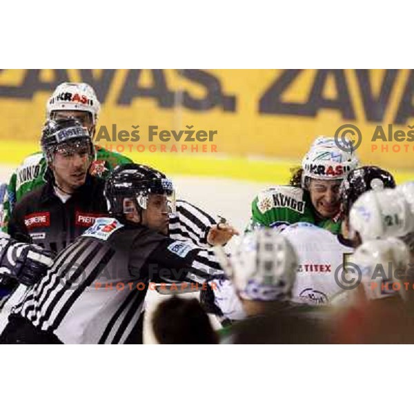 Yarema in fight at ice-hockey game ZM Olimpija- Alba Volan in Ebel league,played in Ljubljana 20.1.2007. ZM Olimpija won the game 5:0.Photo by Ales Fevzer 
