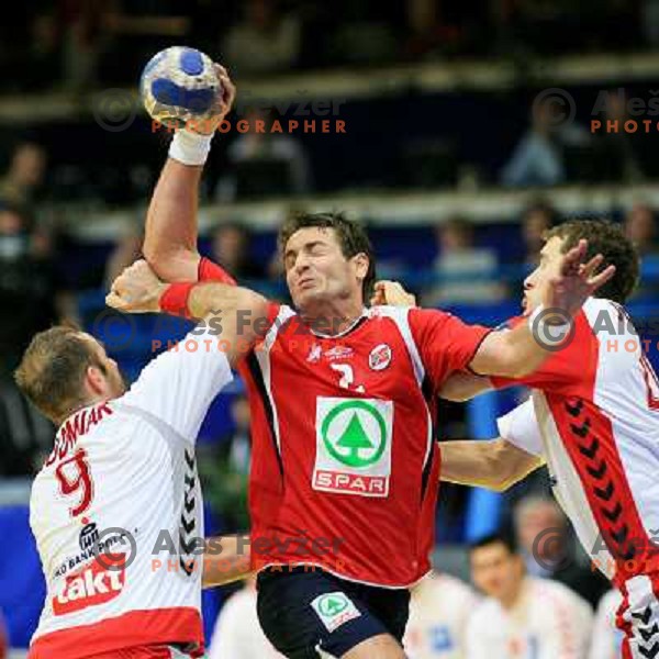 Norway, Stavanger, 22/01/2008. Frank LOKE (5) during the first European Handball Championship main round match. 