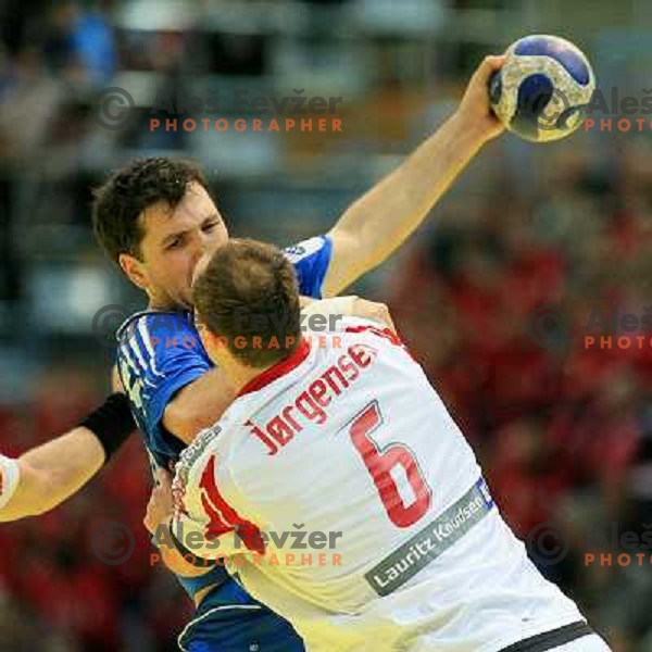 Norway, Stavanger, 22/01/2008. Petar METLICIC (19) Lars T. JORGENSEN (6) during the first European Handball Championship main round match. 