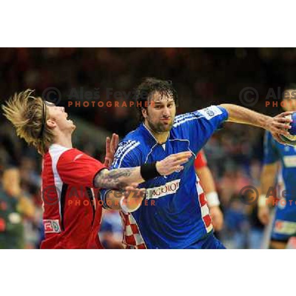 Norway, Stavanger, 24/01/2008. Igor VORI (9) during the European Handball Championship main round match Croatia - Norway.