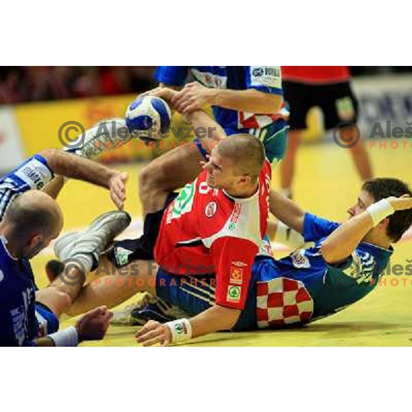 Norway, Stavanger, 24/01/2008. Bjarthe MYRHOL (8) vs. Zlatko HORVAT (13) during the European Handball Championship main round match Croatia - Norway.