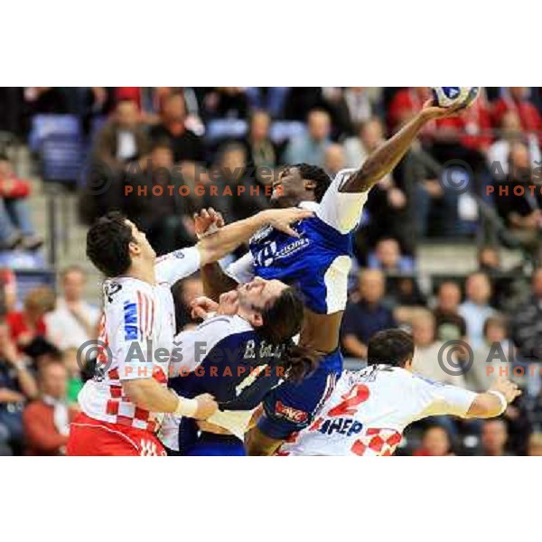 Norway, Lillehammer, 26/01/2008. An unidentified French player vs. Croatian defence during the European Handball Championship semifinal match Croatia - France.