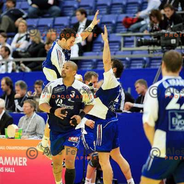 Norway, Lillehammer, 27/01/2008. French team bench and Didier DINART (3) in front, cheering during the European Handball Championship 3/4 place ranking match Germany - France.