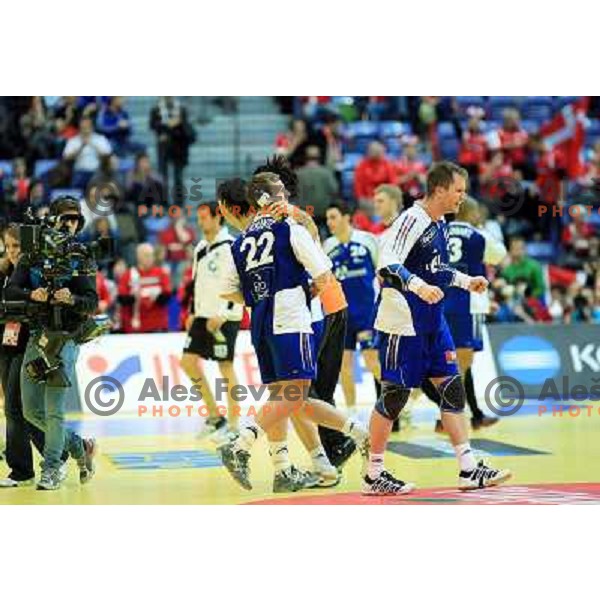 Norway, Lillehammer, 27/01/2008. French team bench cheering after winning the European Handball Championship 3/4 place ranking match Germany - France.